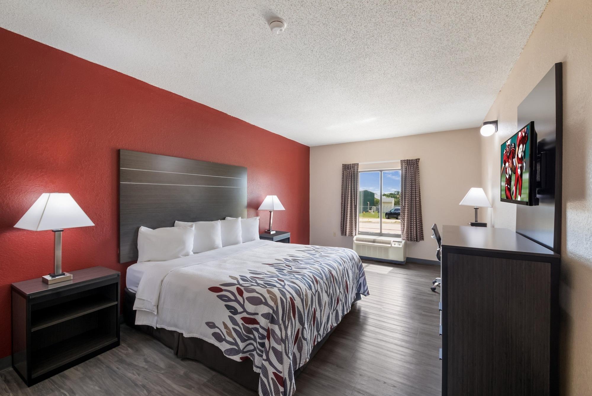 Red Roof Inn & Suites Austin East - Manor מראה חיצוני תמונה
