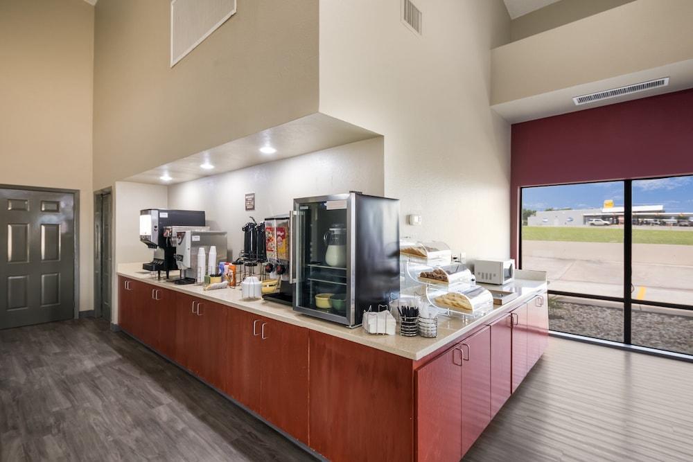 Red Roof Inn & Suites Austin East - Manor מראה חיצוני תמונה