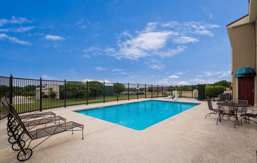 Red Roof Inn & Suites Austin East - Manor מראה חיצוני תמונה