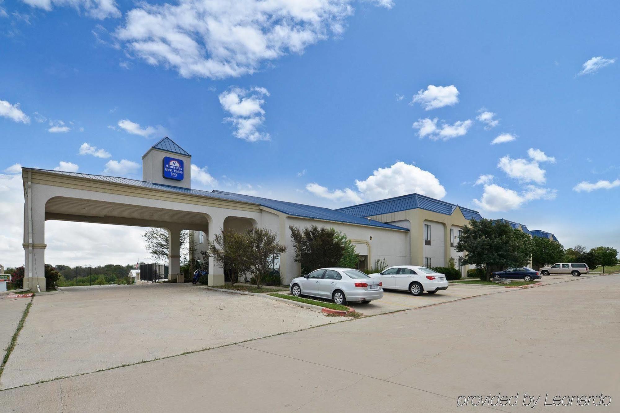 Red Roof Inn & Suites Austin East - Manor מראה חיצוני תמונה