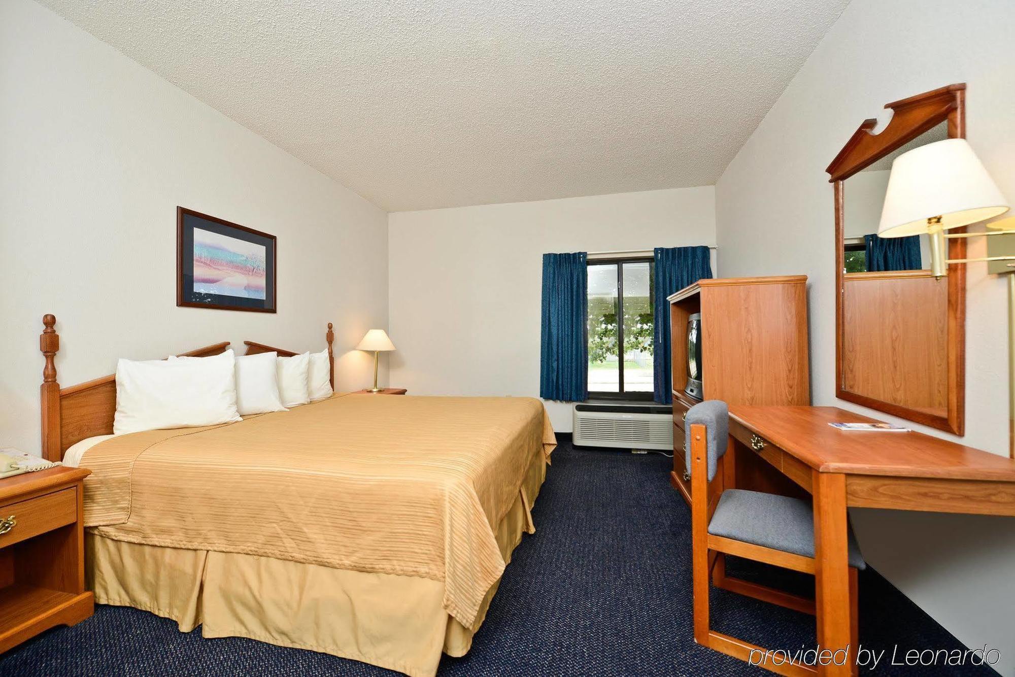 Red Roof Inn & Suites Austin East - Manor מראה חיצוני תמונה