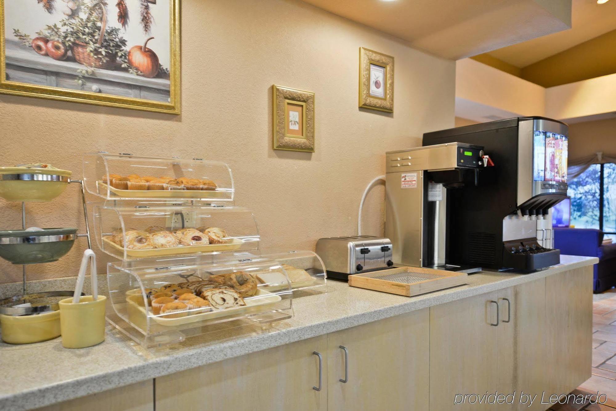 Red Roof Inn & Suites Austin East - Manor מראה חיצוני תמונה