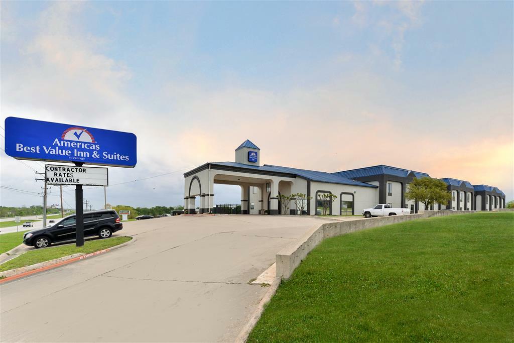 Red Roof Inn & Suites Austin East - Manor מראה חיצוני תמונה